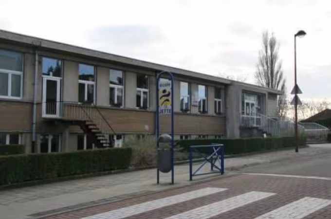 Façade de l'école Aurore