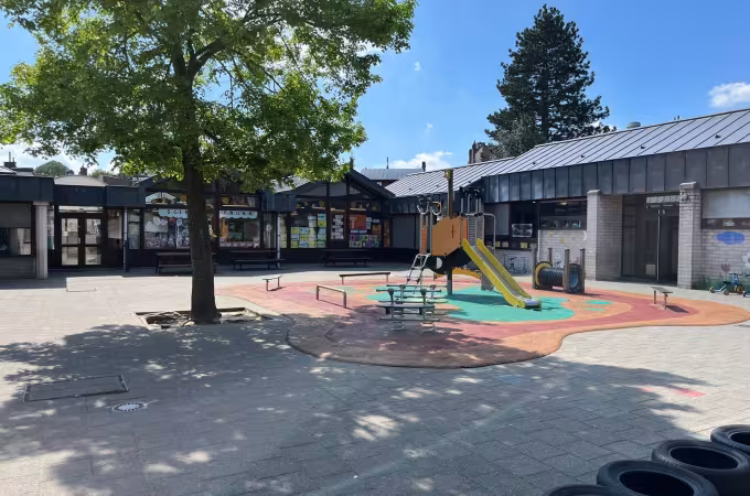 cour de l'école Blangcharg